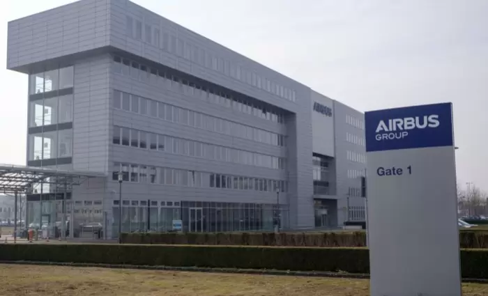 Εργαζόμενοι της Airbus διαμαρτύρονται για τις απολύσεις συναδέλφων τους