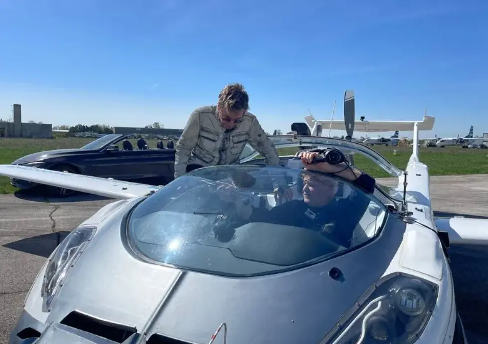 Παρθενική πτήση ιπτάμενου αυτοκινήτου στην Ευρώπη (βίντεο)