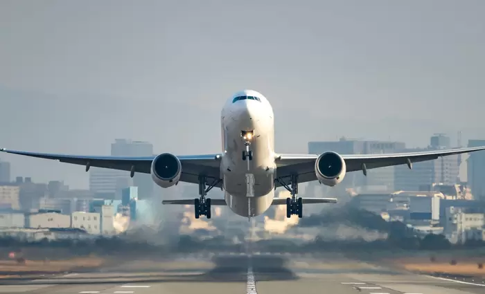 Ανεπανόρθωτες οι ζημιές στις αερομεταφορές από τον κορωνοϊό