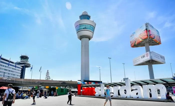 Ένα από τα πιο πολυσύχναστα αεροδρόμια βάζει φρένο στους ταξιδιώτες