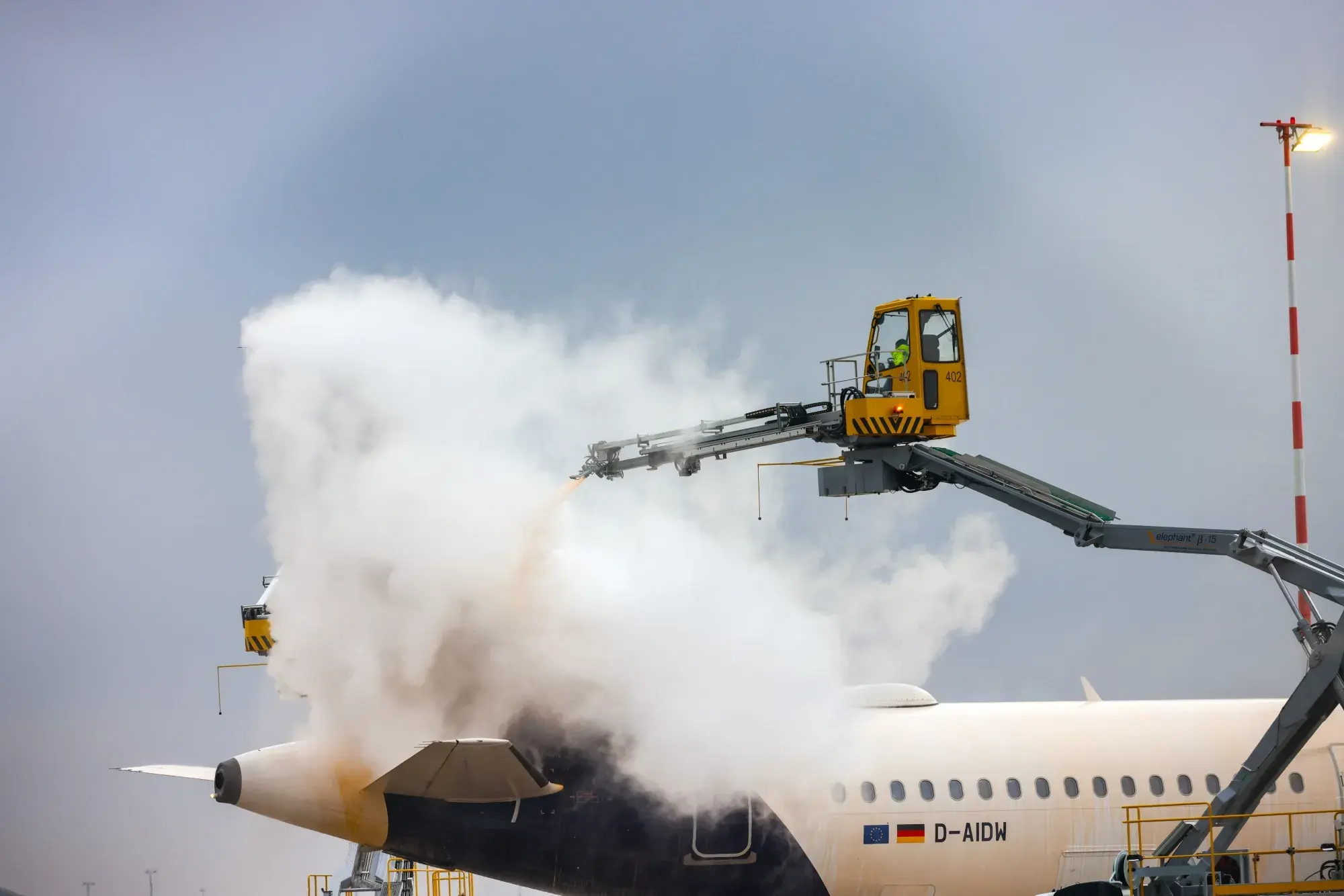 Αεροδρόμιο Φρανκφούρτης: Καθυστερήσεις και ακυρώσεις πτήσεων λόγω έντονης χιονόπτωσης