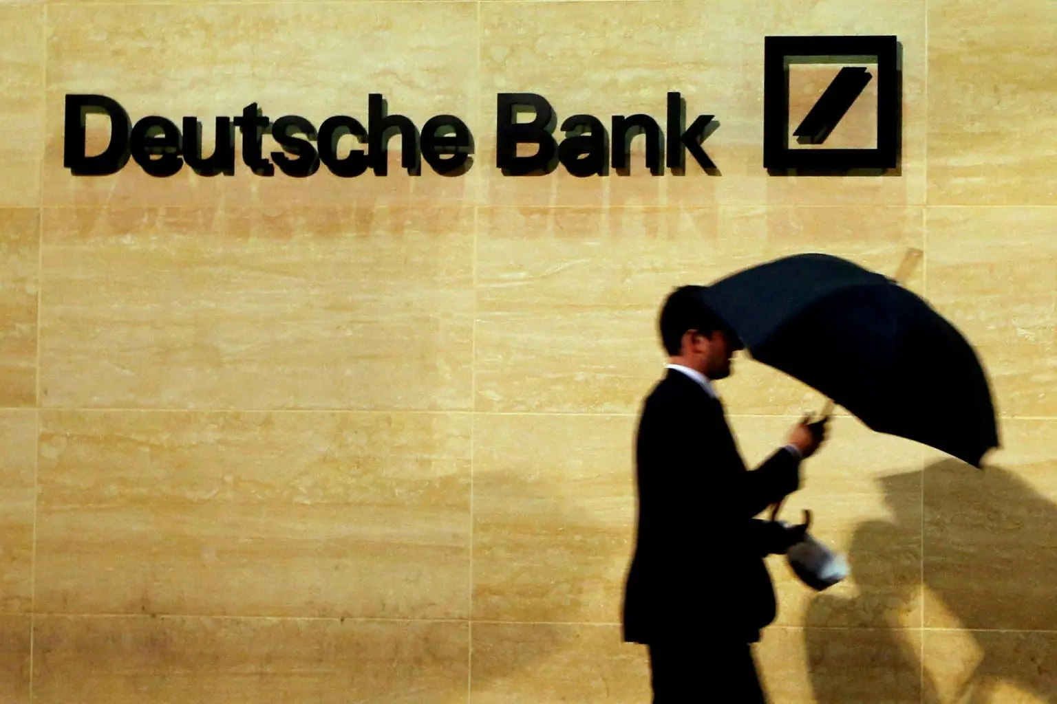 Μαζική έξοδος τραπεζιτών από την Deutsche Bank Ασίας