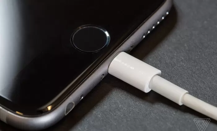 Απόσυρση ακατάλληλων φορτιστών από την αγορά