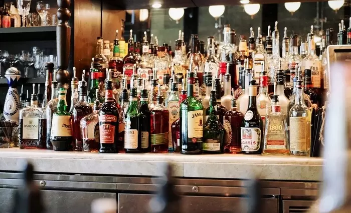 Αλκοολούχα Ποτά: Πρόταση για μείωση του ΕΦΚ κατά 10%