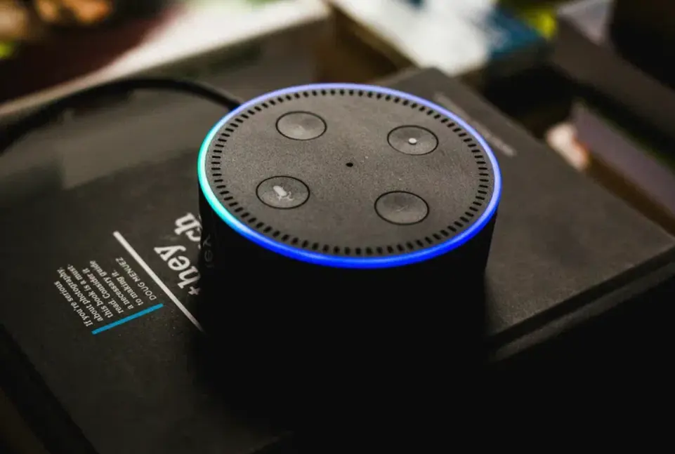 Ο νέος οικιακός ψηφιακός βοηθός της Amazon θα έχει το «μυαλό» της Anthropic