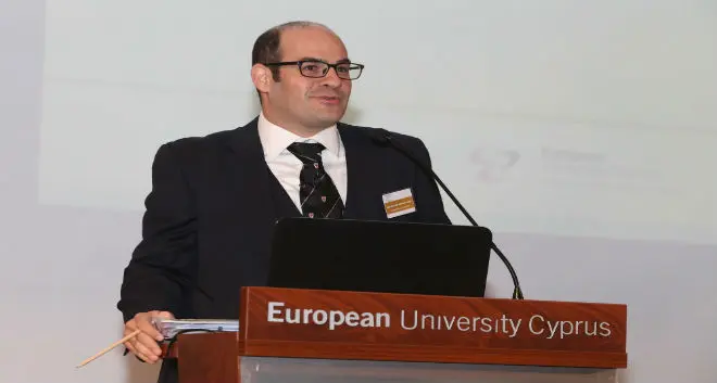 Από το Ευρωπαϊκό Πανεπιστήμιο στην Ύπατη Αρμοστεία της Βρετανίας