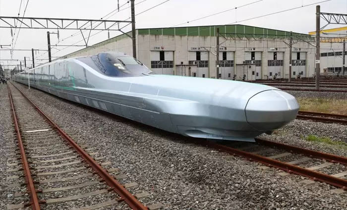 Αυτό είναι το τρένο που τρέχει με 400 χλμ την ώρα (vid)