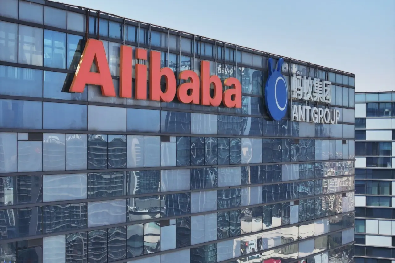 Alibaba: Με επένδυση $53 δισ. επιδιώκει κυριαρχία στην AI