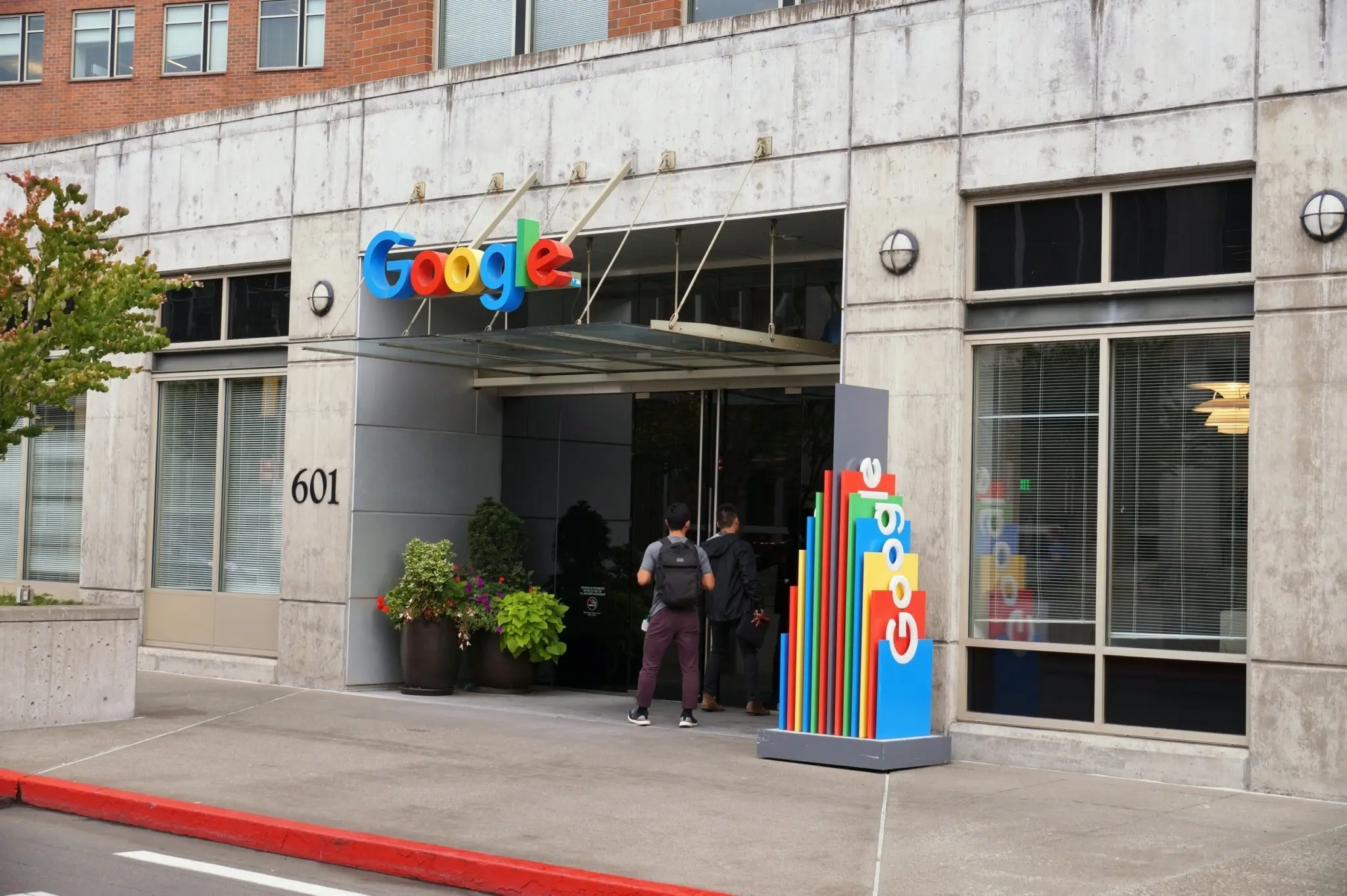 Alphabet: Ιστορική έκδοση 100ετούς ομολόγου και άνοιγμα σε στερλίνα και ελβετικό φράγκο μετά το mega deal των $20 δισ.