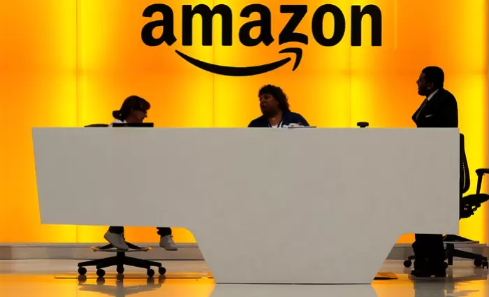 Amazon: Στοχοποιεί και τιμωρεί εργαζομένους που επιλέγουν τηλεργασία