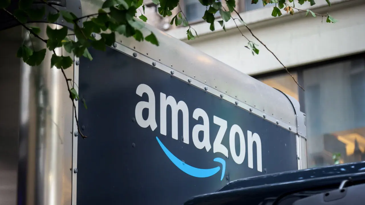 Απογοήτευσε και η Amazon – Βουτιά της μετοχής με φόντο την εκτίναξη των δαπανών για το 2026