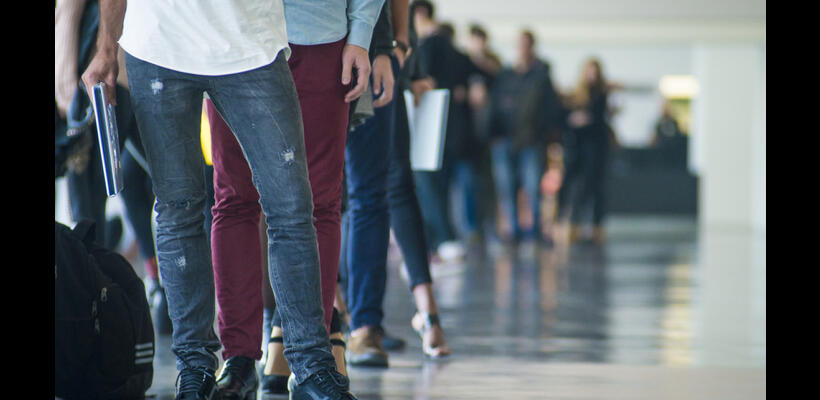 Περισσότεροι οι εργαζόμενοι, λιγότεροι οι άνεργοι (και) το τρίτο τρίμηνο