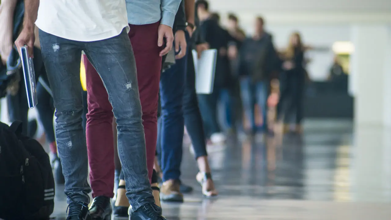 Περισσότεροι οι εργαζόμενοι, λιγότεροι οι άνεργοι (και) το τρίτο τρίμηνο