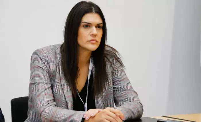 Αποκλεισμό από την συζήτηση για τα μέτρα στήριξης καταγγέλλει η Θεολόγου