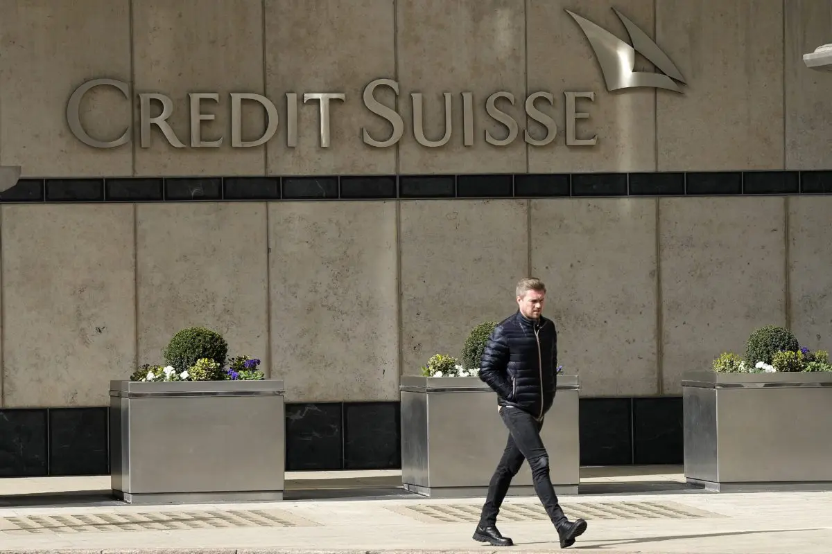 Χιλιάδες απολύσεις φέρνει η εξαγορά της Credit Suisse από τη UBS