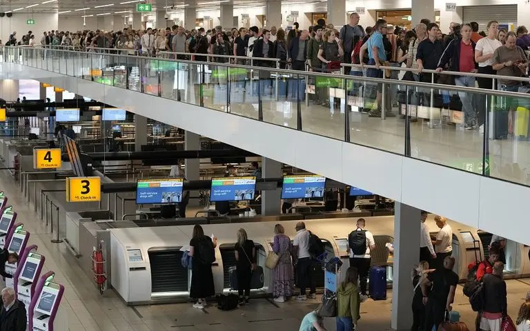 Οι ΗΠΑ επεκτείνουν τον κατάλογο κρατών στα οποία επιβάλλουν ταξιδιωτική απαγόρευση