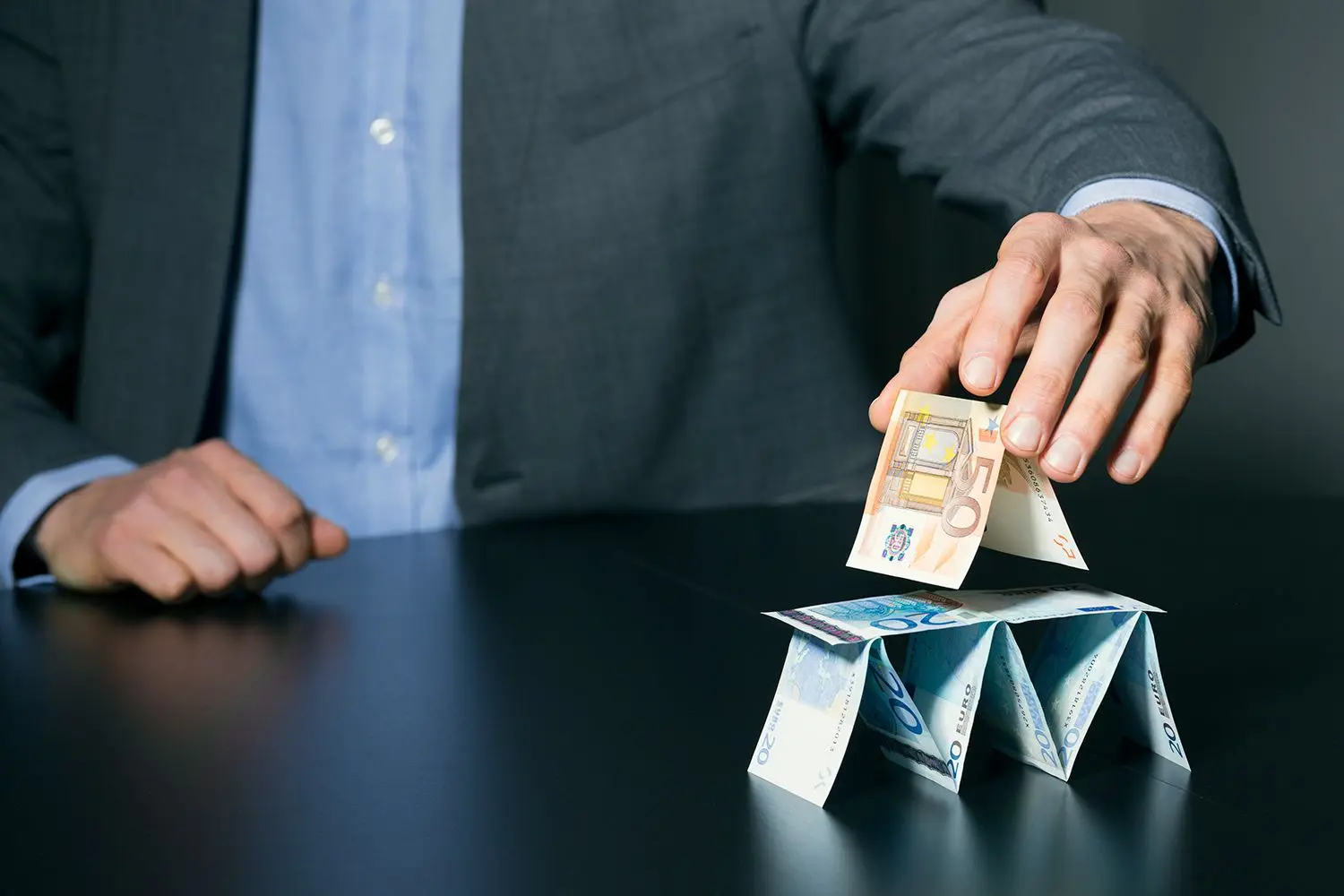 Η μεγάλη «πυραμίδα» της MetaMax: Πώς ξάφριζαν ανυποψίαστους Κύπριους