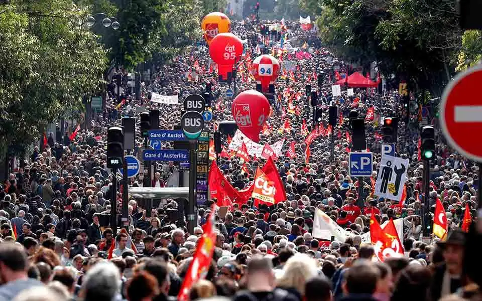 Στους δρόμους οι δημόσιοι υπάλληλοι στη Γαλλία 