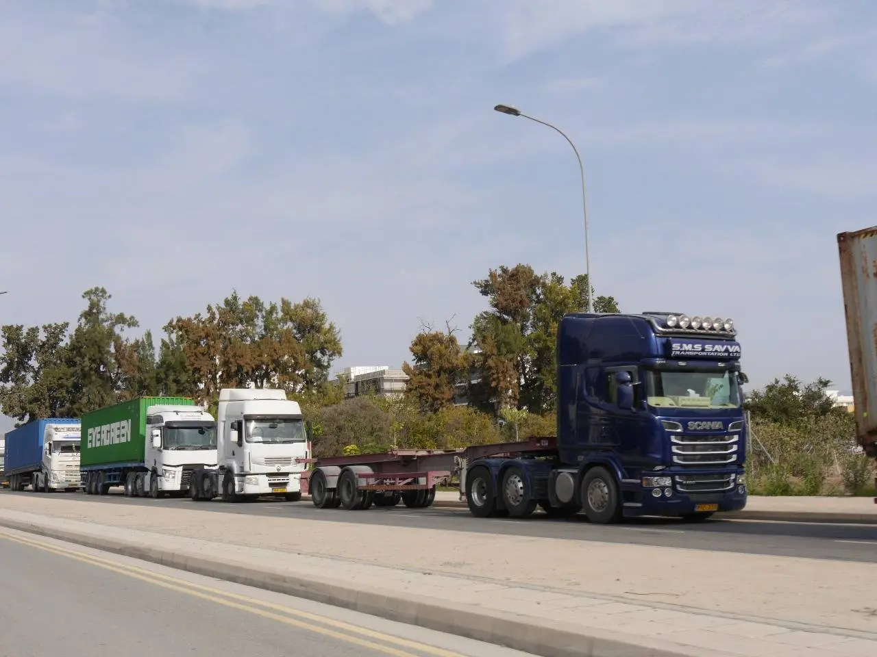 Πιάνουν ξανά τιμόνι οι μεταφορείς  -  Τερματίζεται η επ’ αόριστον απεργία