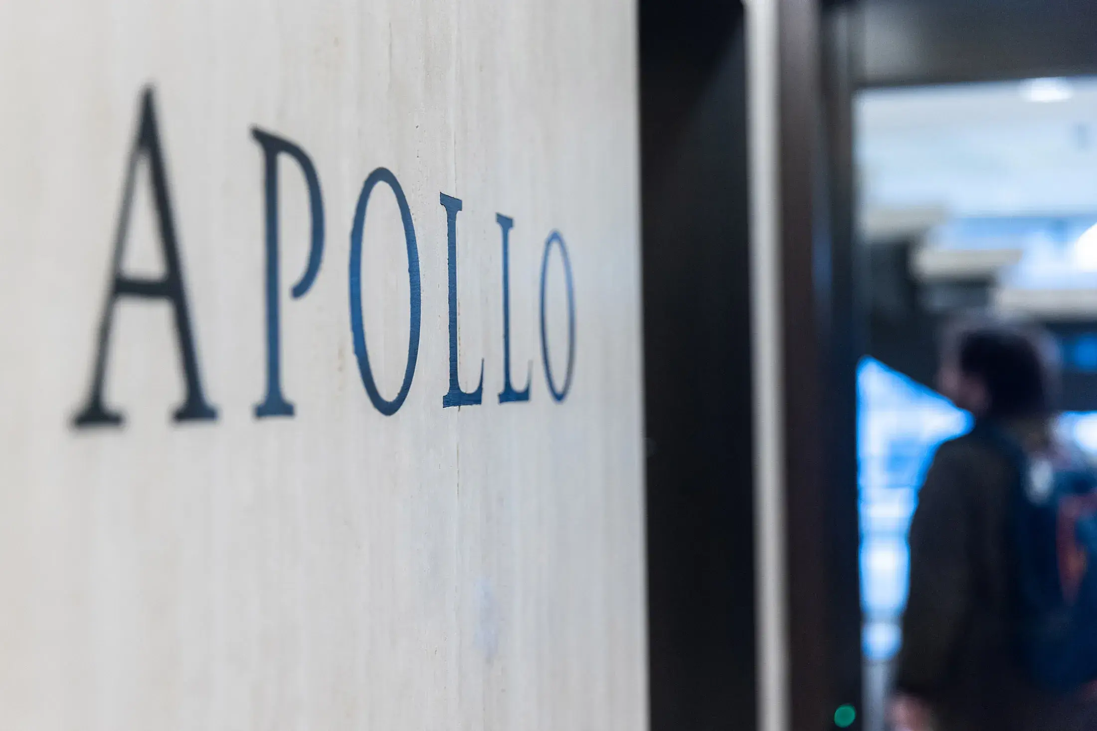 Ανεβάζει στροφές η Apollo Global Management – Διαχειρίζεται assets σχεδόν $1 τρισ.