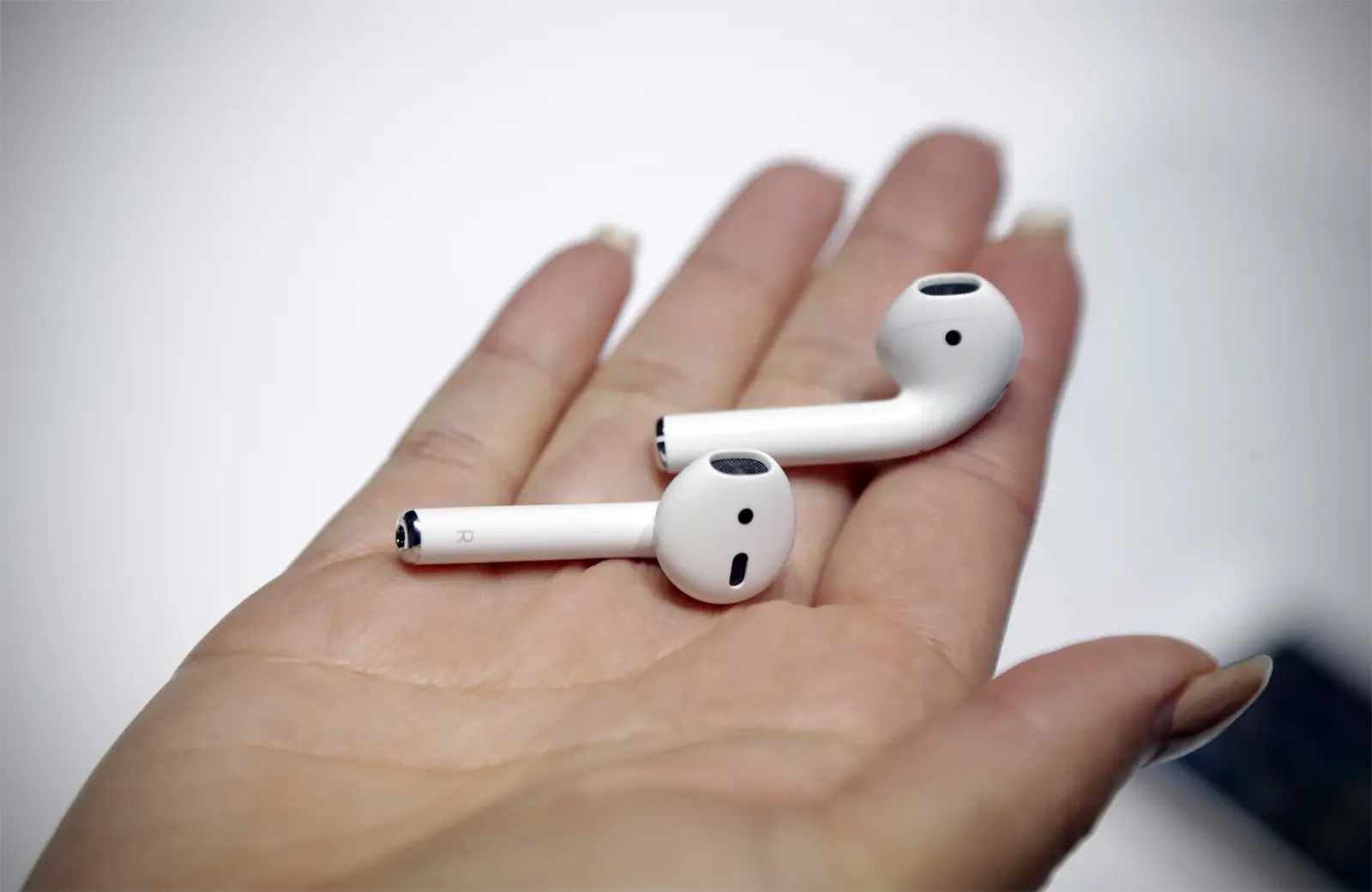 Πώς τα AirPods της Apple βοηθούν στις παρακολουθήσεις