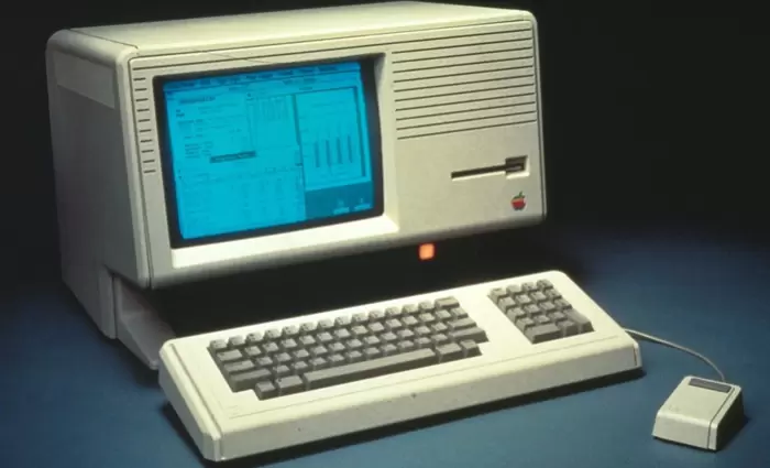 Παλιοί υπολογιστές της Apple πωλούνται σε δημοπρασία στο Λος Άντζελες