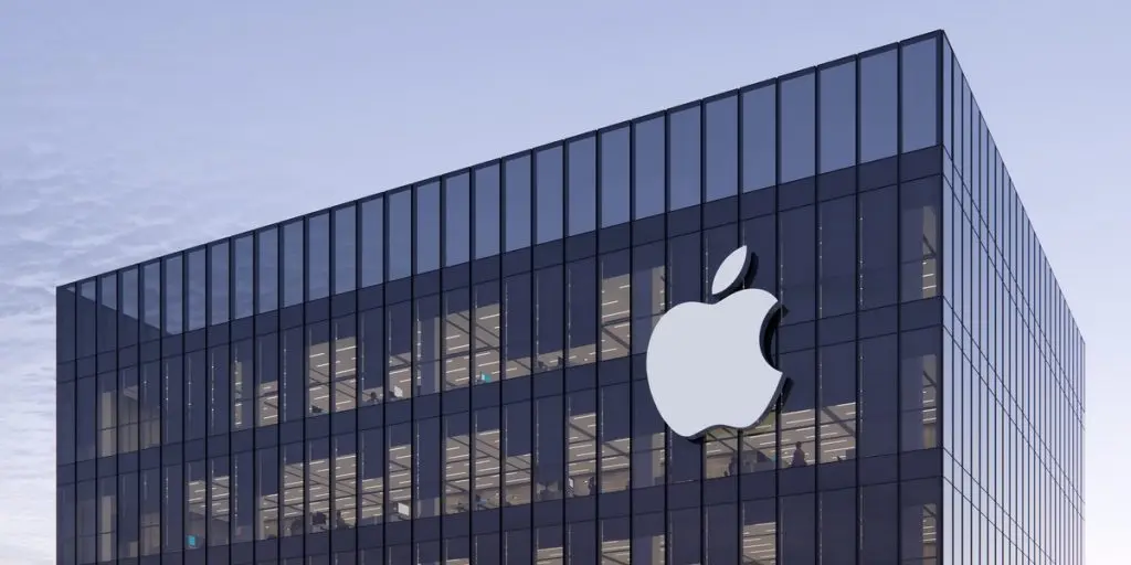 Apple: Γιατί μετέφερε αεροπορικώς 600 τόνους iPhone από Ινδία