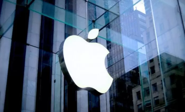 Δασμοί Τραμπ: Απειλεί την Apple με δασμούς 25%