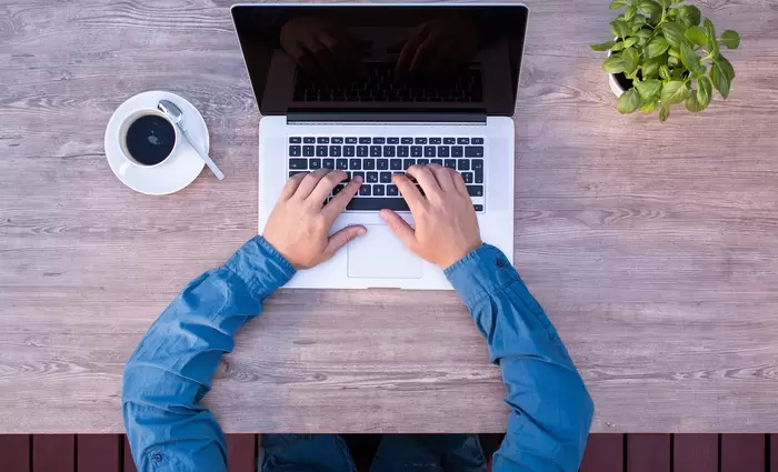 Τριπλασιάζεται η δουλειά από το σπίτι λόγω κορωνοϊού