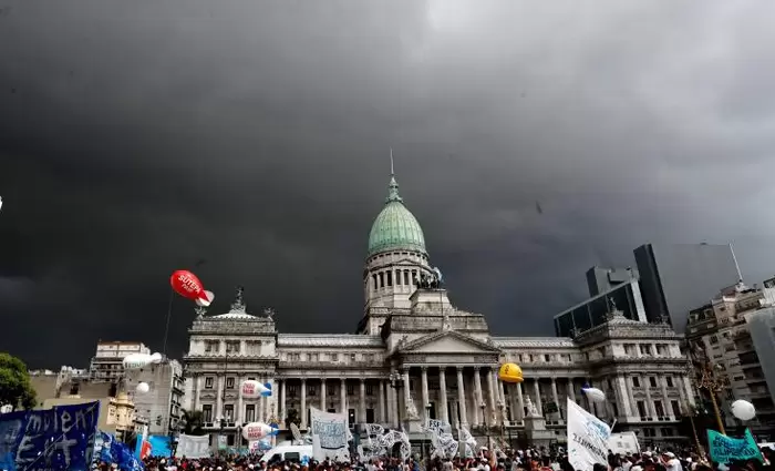 Χιλιάδες κόσμου στην Αργεντινή διαδήλωσε για την οικονομική πολιτική 