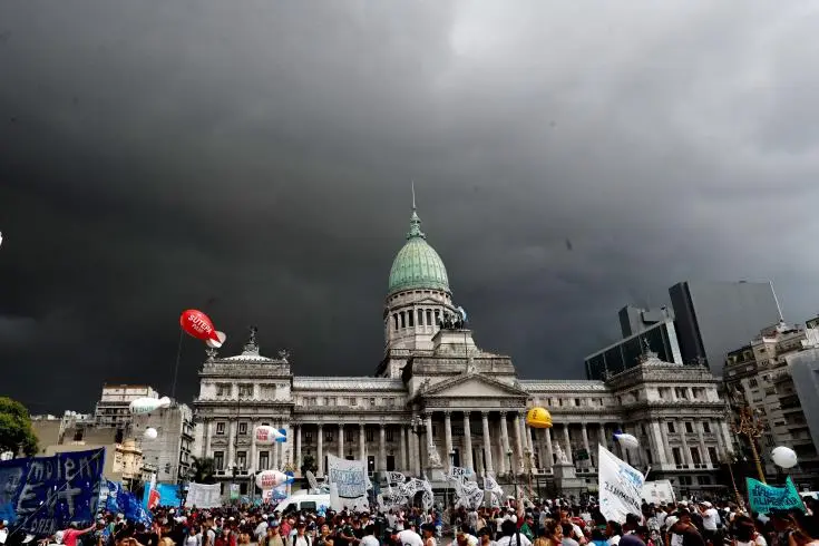 Χιλιάδες κόσμου στην Αργεντινή διαδήλωσε για την οικονομική πολιτική 