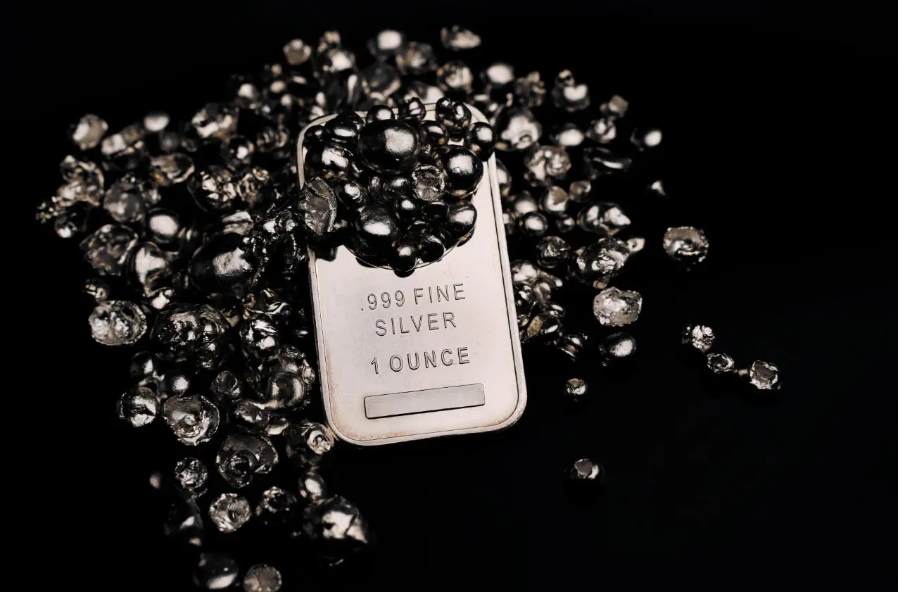 Γιατί το ράλι του ασημιού έναντι του πετρελαίου είναι σοβαρό καμπανάκι για τους επενδυτές