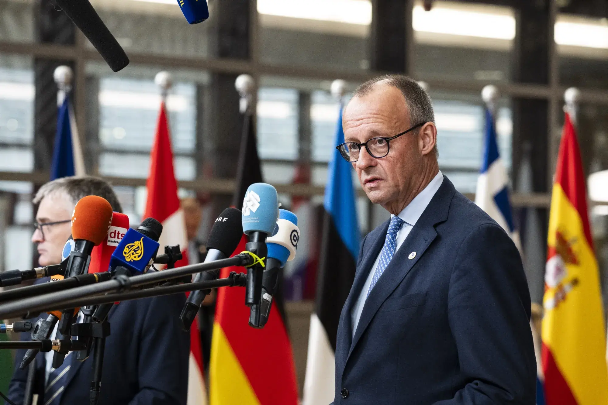 Μερτς: Στις Βρυξέλλες για να ξεμπλοκάρει το σχέδιο αξιοποίησης των ρωσικών assets υπέρ της Ουκρανίας