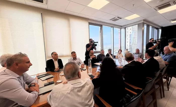 Με «βέτο» πάνε ΟΕΒ και ΚΕΒΕ στην αυριανή συνάντηση για την ΑΤΑ