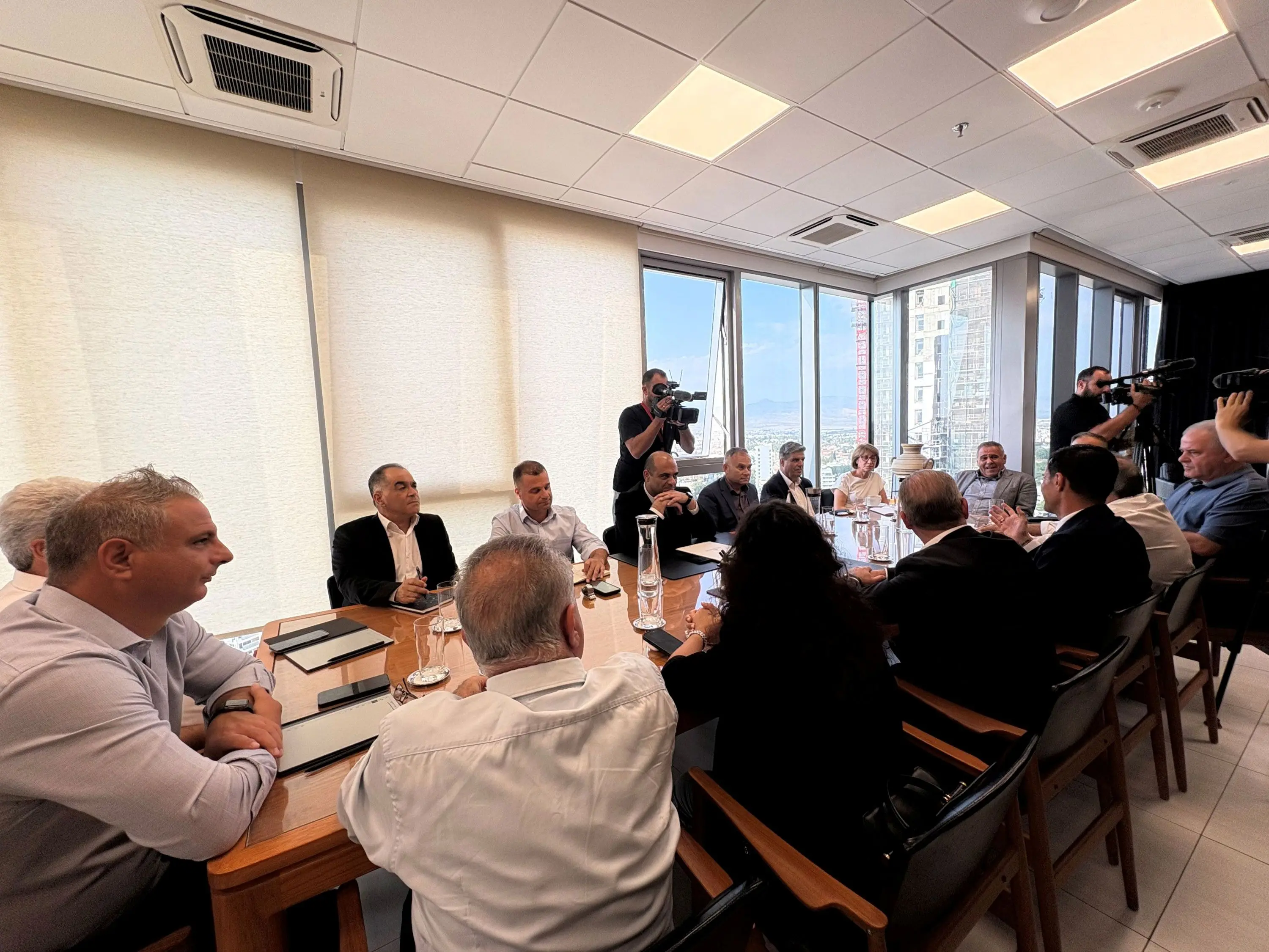 Με «βέτο» πάνε ΟΕΒ και ΚΕΒΕ στην αυριανή συνάντηση για την ΑΤΑ