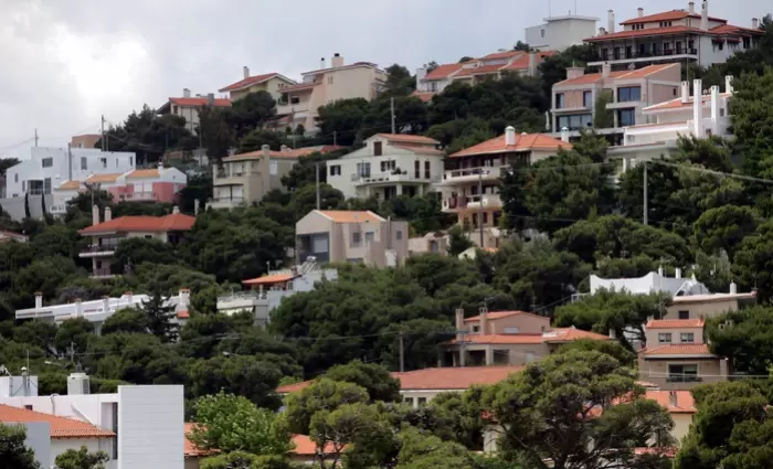 Πώς κλειδώθηκαν 3 στους 4 Έλληνες έξω από την αγορά κατοικίας