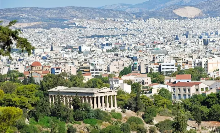 Μπίζνες πολλών δισ. με «χρυσές βίζες» στην Ελλάδα