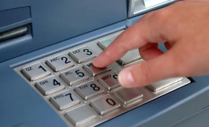 Σύνδ. Καταναλωτών: Προσοχή στις νέες χρεώσεις και προμήθειες των τραπεζών