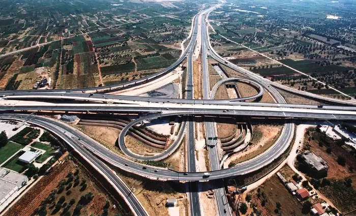 Έργα υποδομής ύψους €4 δισ. σε 10 κράτη μέλη ενέκρινε η Κομισιόν