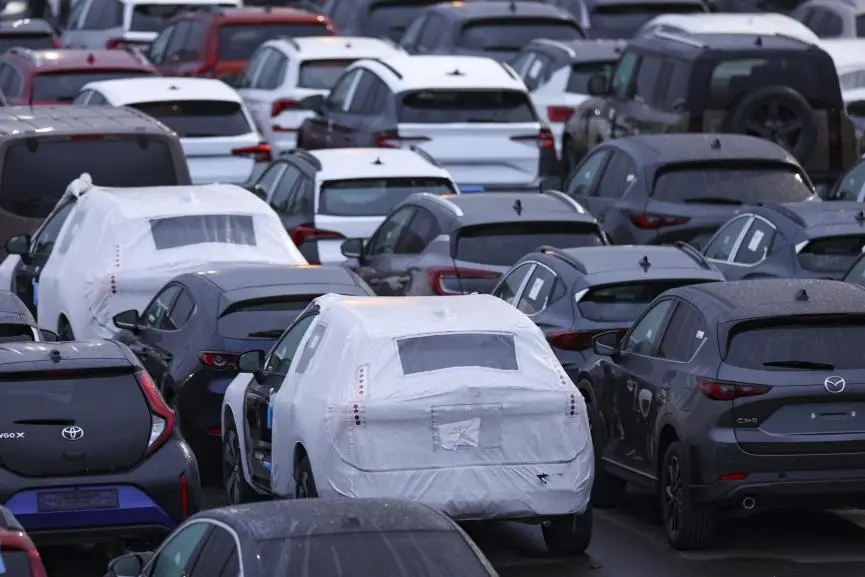 Ανακλήσεις οχημάτων «φρενάρουν» τις πωλήσεις αυτοκινήτων