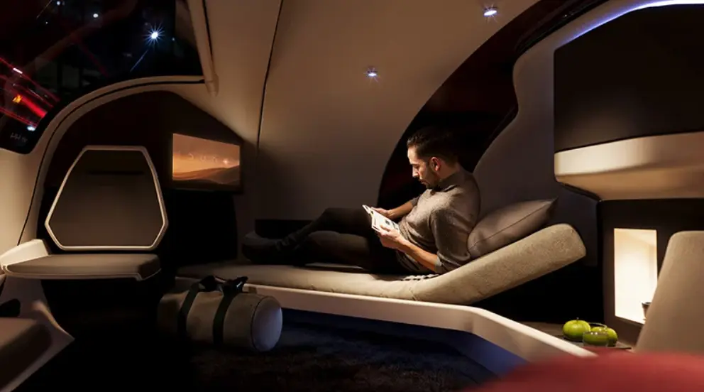 Ιδού το αυτοκίνητο που είναι ένα πολυτελές δωμάτιο ξενοδοχείου με ρόδες (βίντεο)