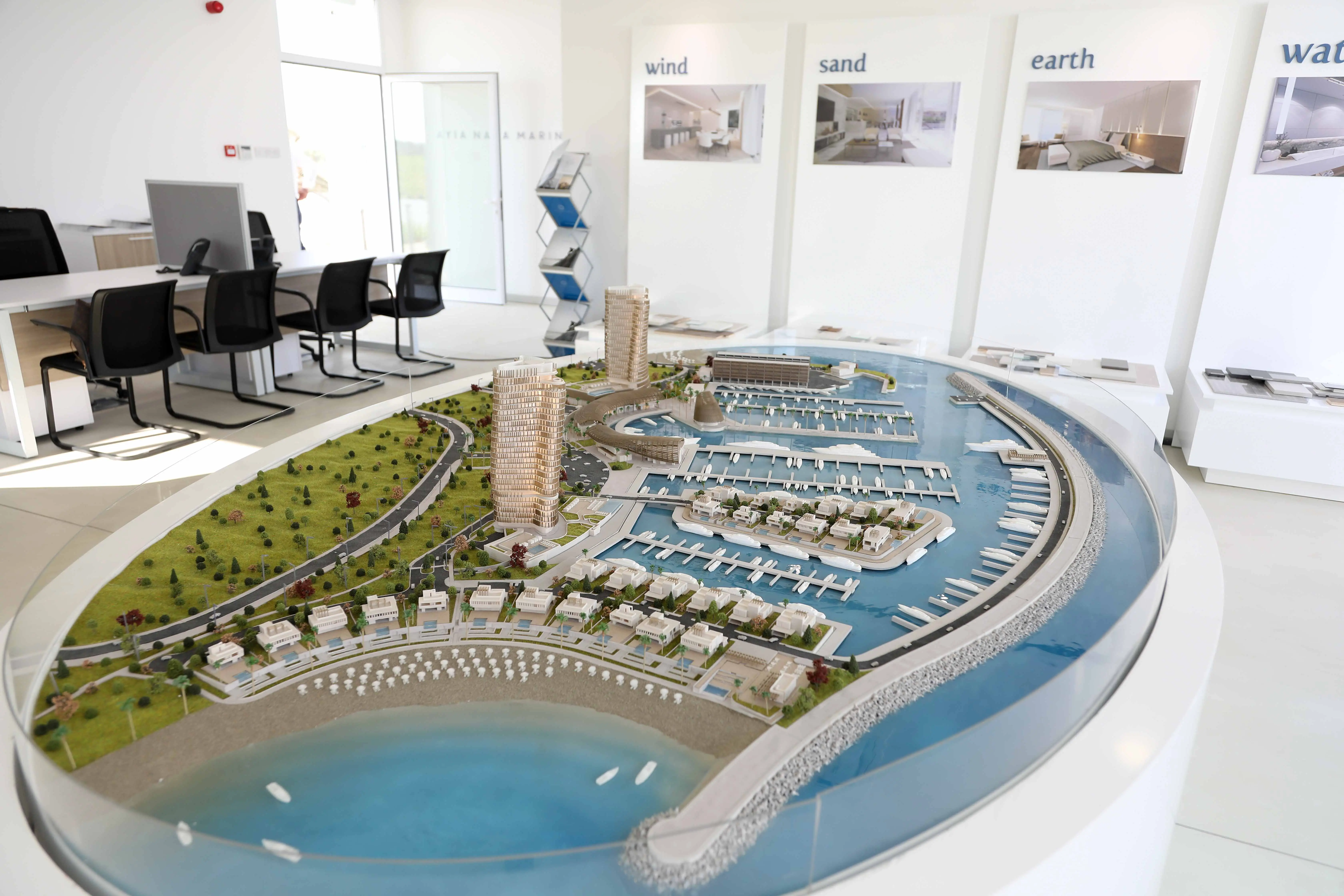 Τα νέα γραφεία πωλήσεων της Μαρίνας Αγίας Νάπας