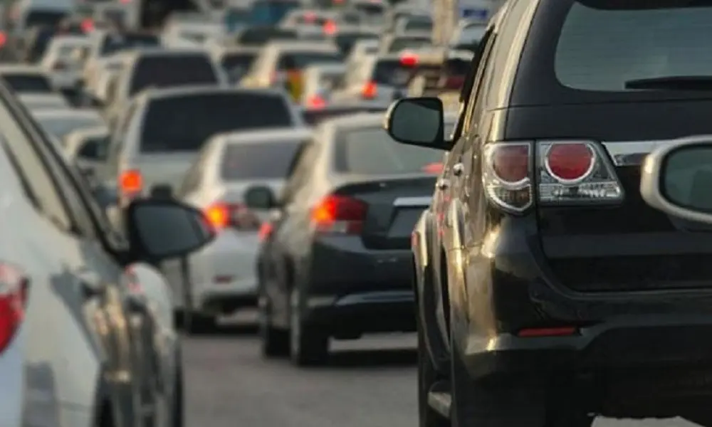 Κίνα:Μειώνεται η τιμή της βενζίνης και του πετρελαίου κίνησης