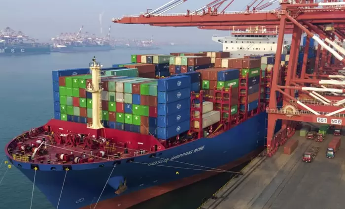 Πέφτουν επί τέσσερις μήνες οι εξαγωγές στην Κίνα