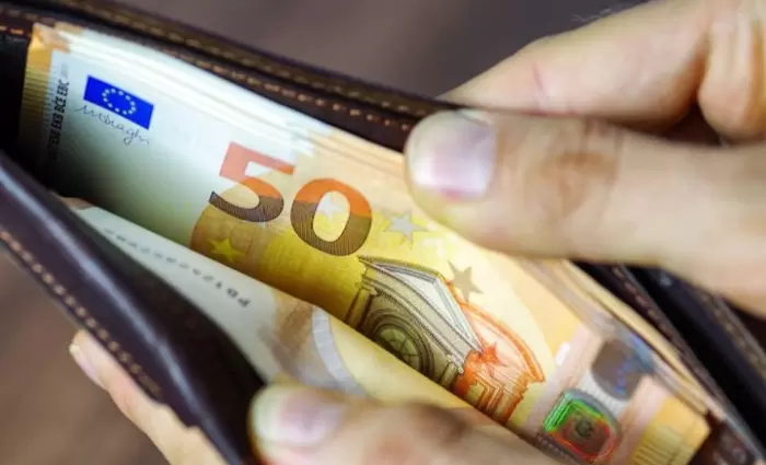 Ανεβαίνουν σταδιακά οι μισθοί στην Ελλάδα