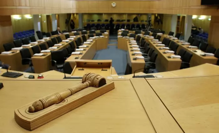 Δύο προτάσεις πέρασαν και δύο πήραν παράταση για τις εκποιήσεις