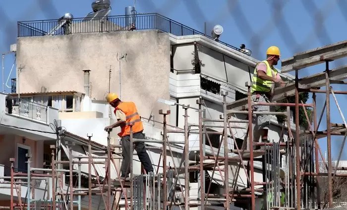 Ετήσια αύξηση στο εμβαδόν και στην αξία των αδειών οικοδομής (γράφημα)