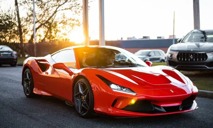 H Ferrari ανακοίνωσε τον εξηλεκτρισμό του στόλου της μέχρι το 2030