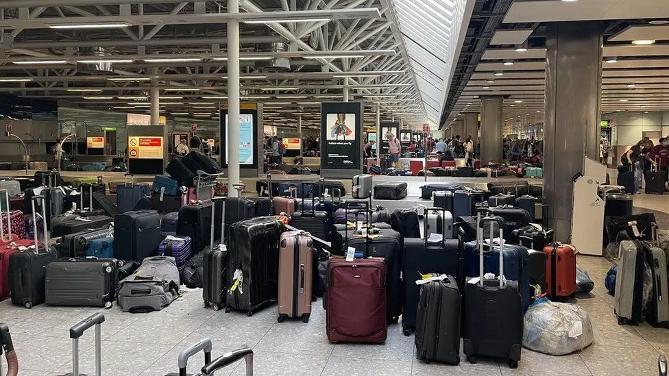 Πόσα κερδίζουν οι αεροπορικές από τα τέλη αποσκευών