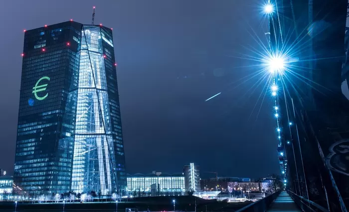 Η ΕΚΤ εξετάζει νέο πρόγραμμα αγοράς ομολόγων